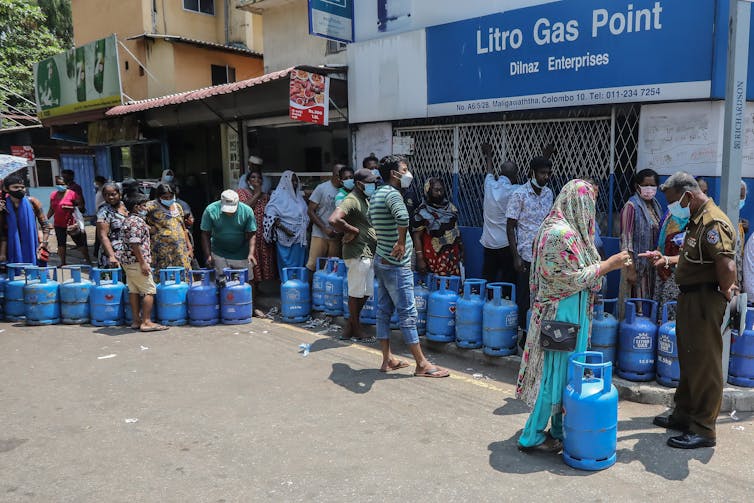 People queueing for gas canisters in Colombo